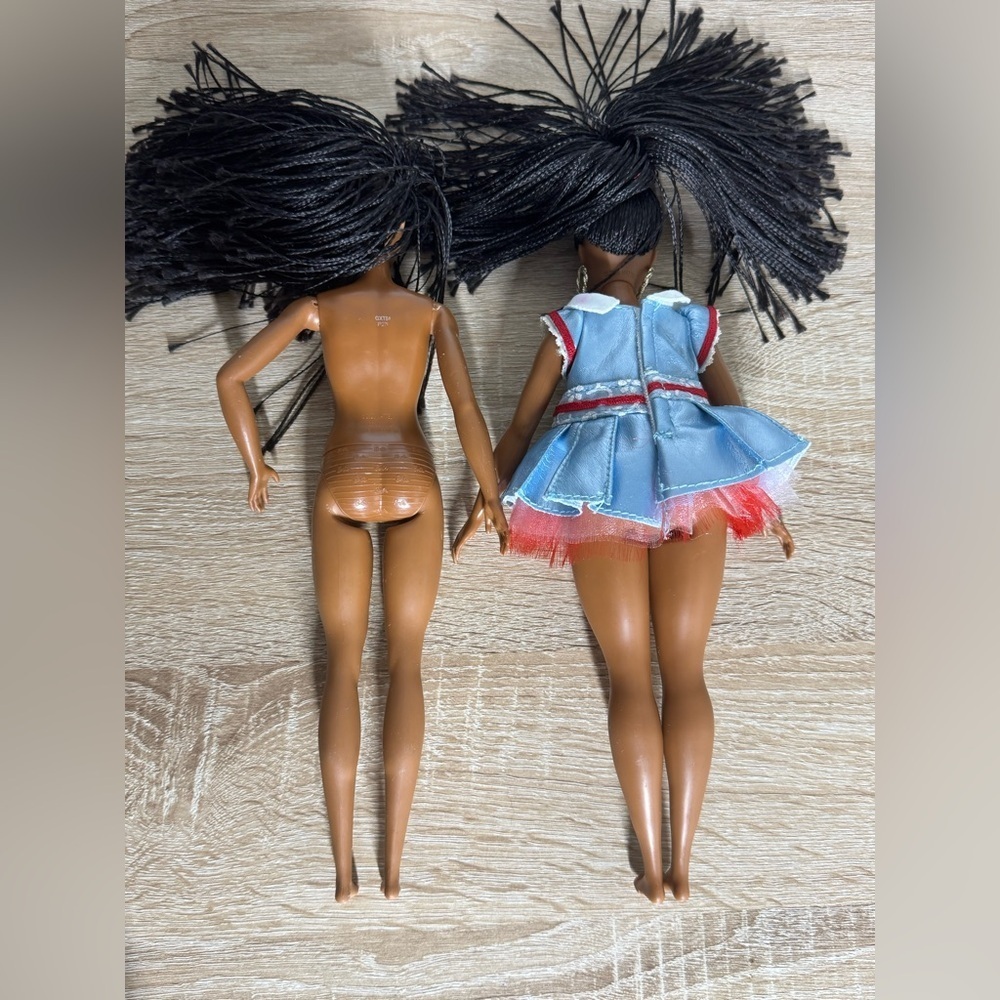 Lot of Two Barbie Dolls - Picture 3 of 10